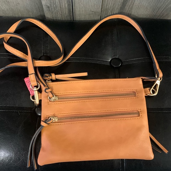 Source Unknown Handbags - Tan Faux Leather Small Purse or Mulit Zippered Clutch With Shoulder Strap